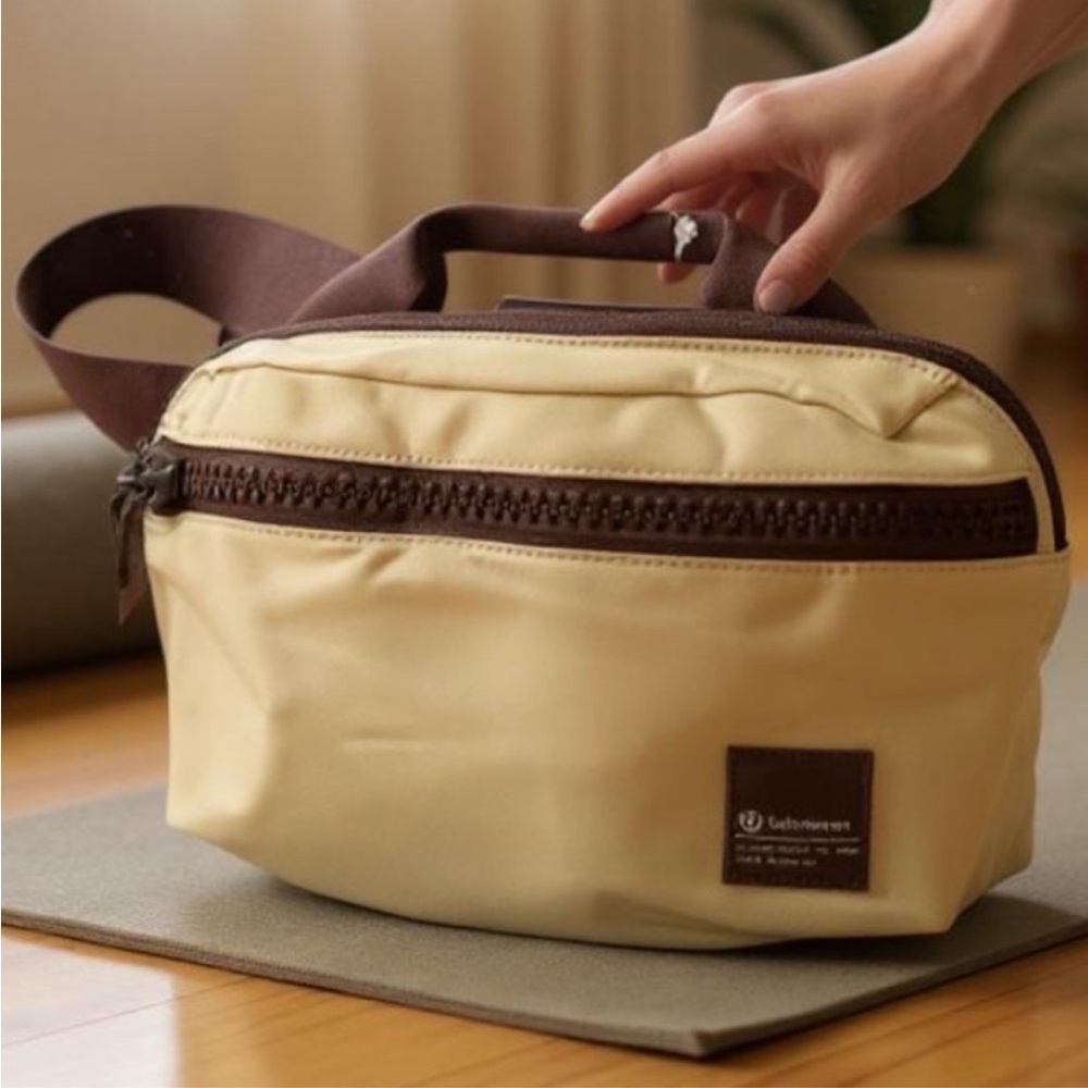 LULULEMON- AIl Day Essentials Belt Bag Trench/ Brown Earth, 2.5 litre- NWT
